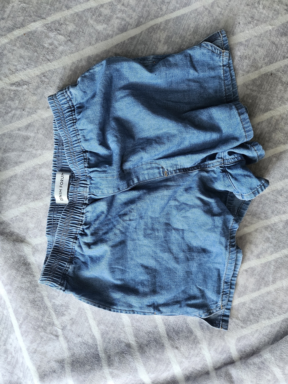 Aritzia Soft Denim Women’s Elastic Waist Shorts
